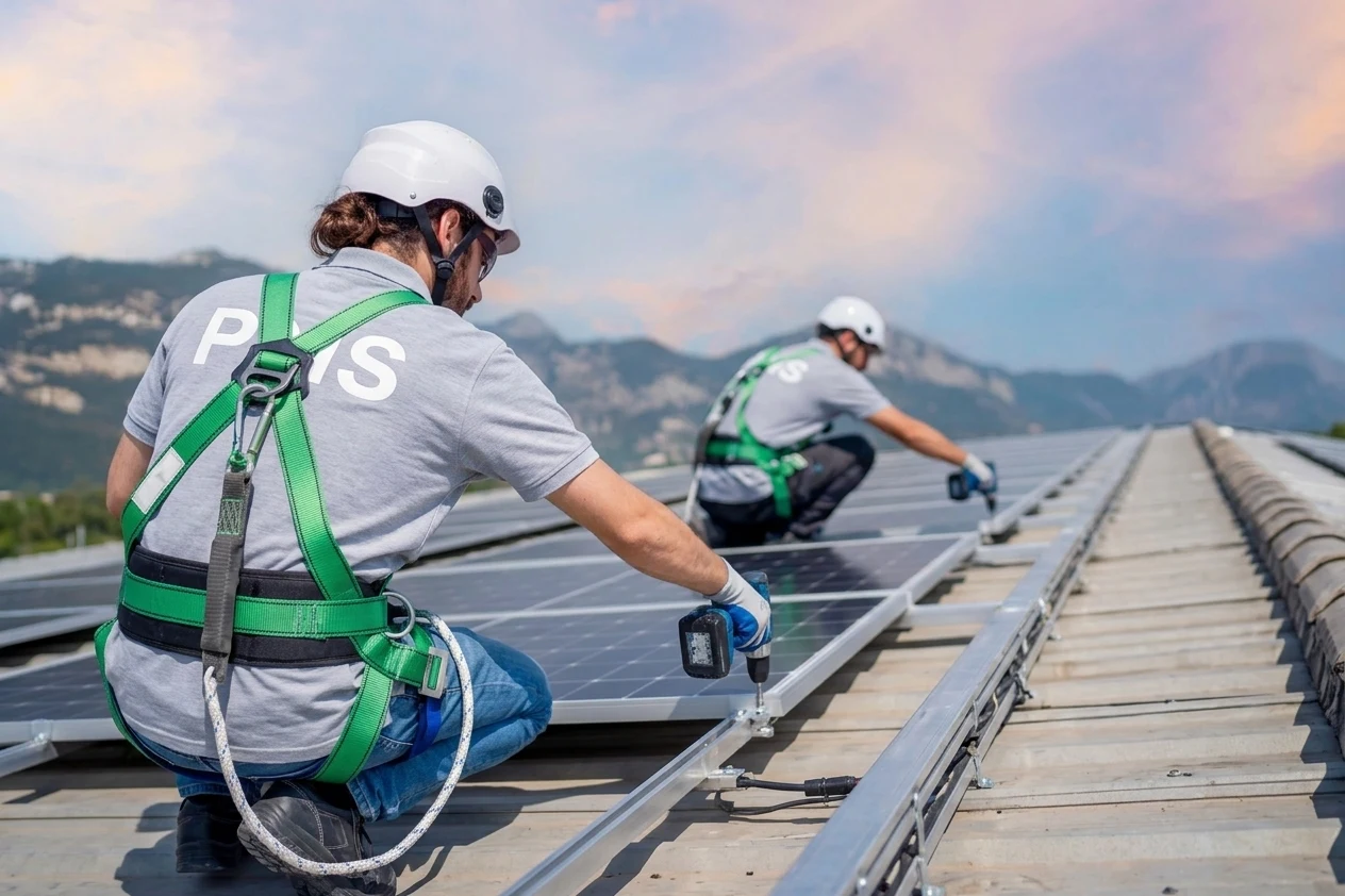 Installation de panneaux solaires en toiture à Biot