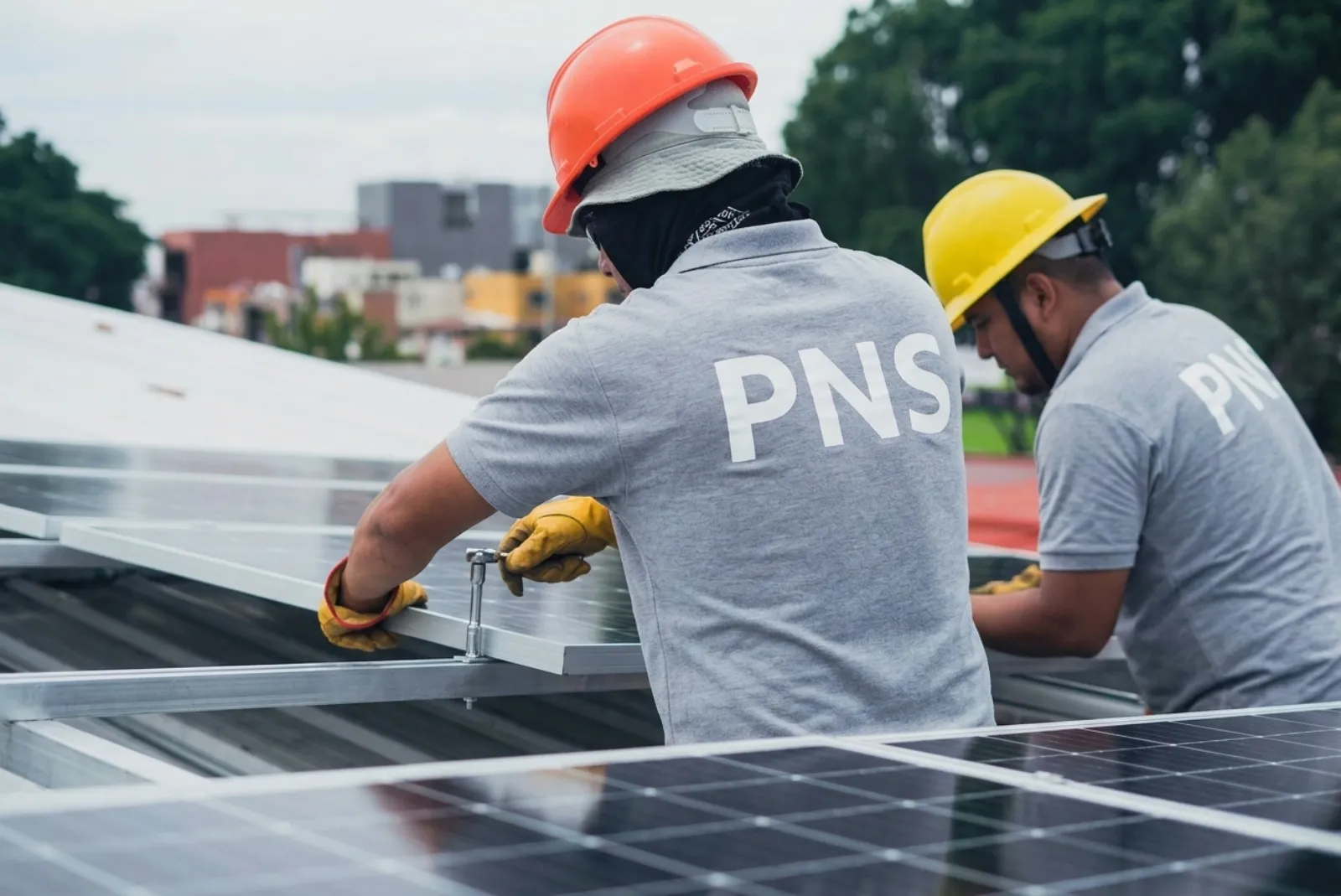 Installation de panneaux solaires en toiture à Grasse